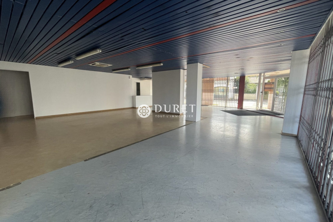 Louer Local commercial Local commercial, Challans 140 m2 - LP1980-DURET