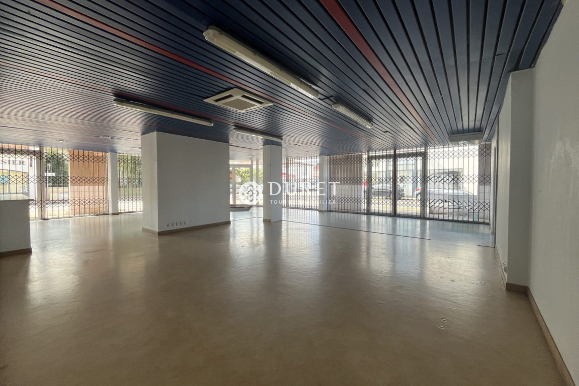 Louer Local commercial Local commercial, Challans 140 m2 - LP1980-DURET