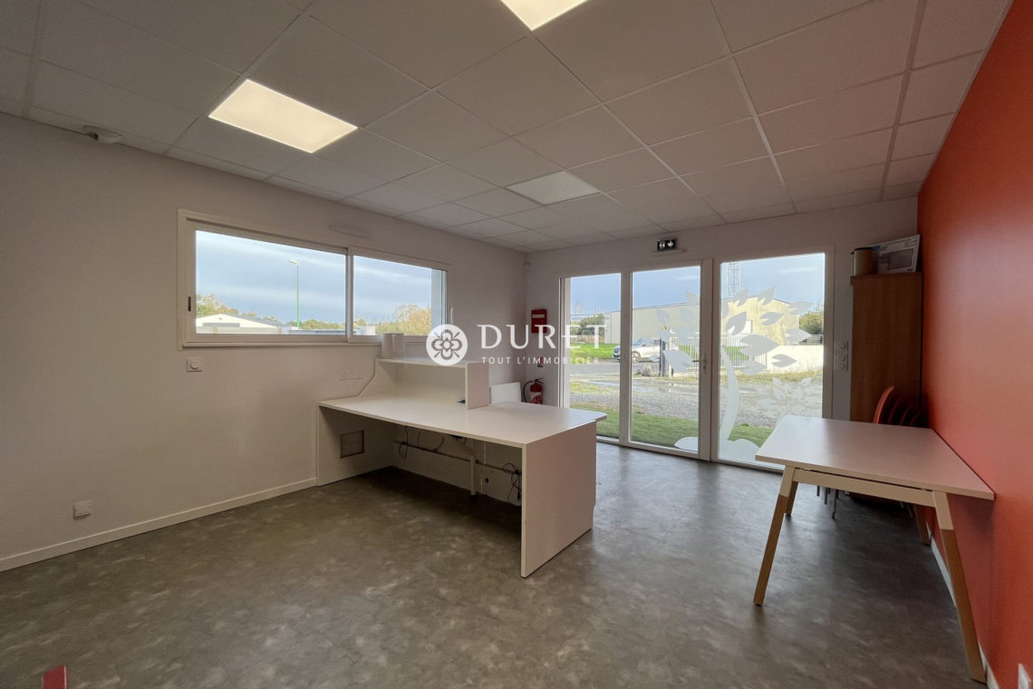 Acheter Local industriel Local industriel, Saint-Urbain 350 m2 - VP2346-DURET