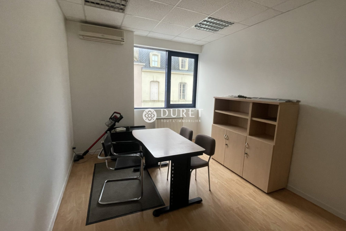 Louer Bureau Bureau, La Roche-sur-Yon 110 m2 - LP2372-DURET