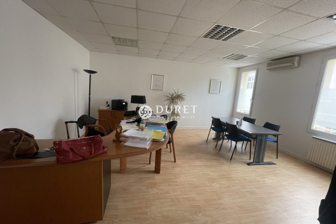 Louer Bureau Bureau, La Roche-sur-Yon 110 m2 - LP2372-DURET