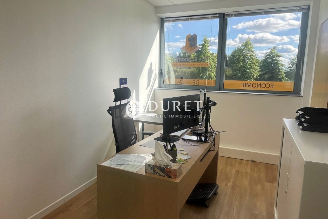 Louer Bureau Bureau, La Roche-sur-Yon 136 m2 - LP2332-DURET