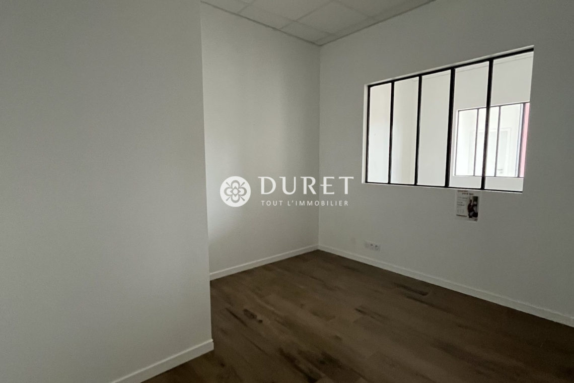 Louer Local commercial Local commercial, Challans 81 m2 - LP2342-DURET